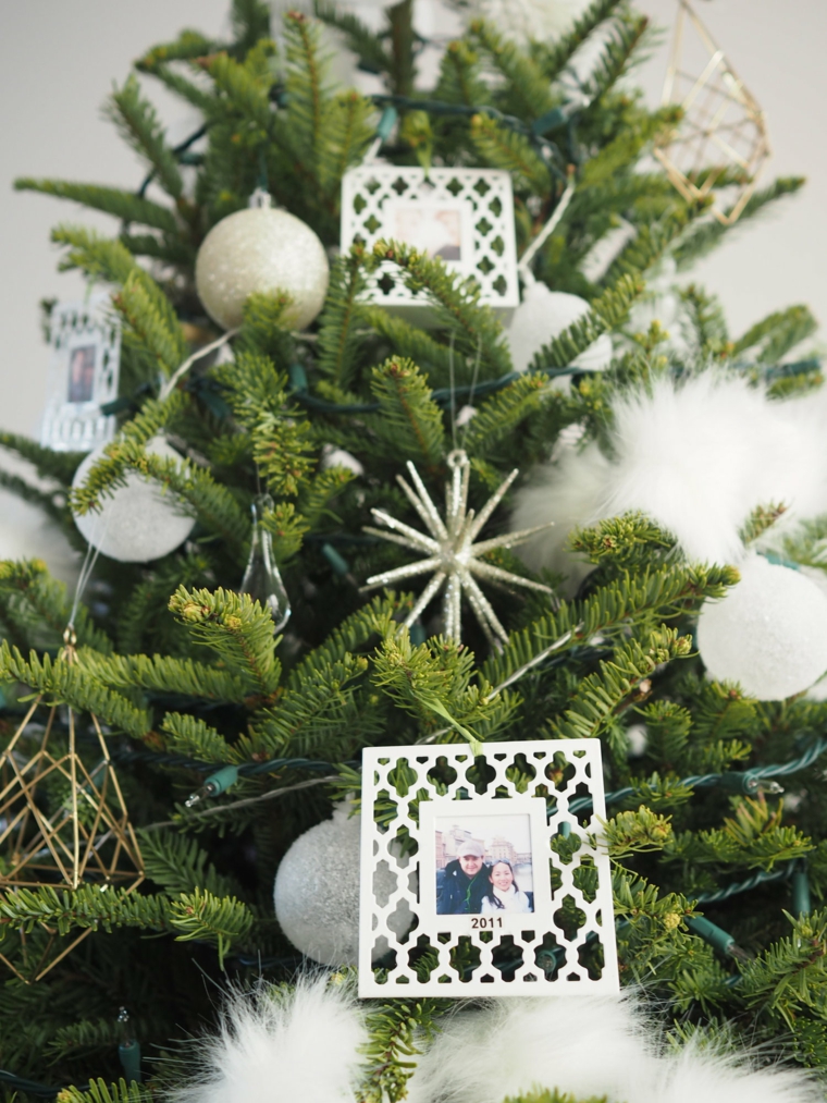 arbres de Noël décorés artificiellement