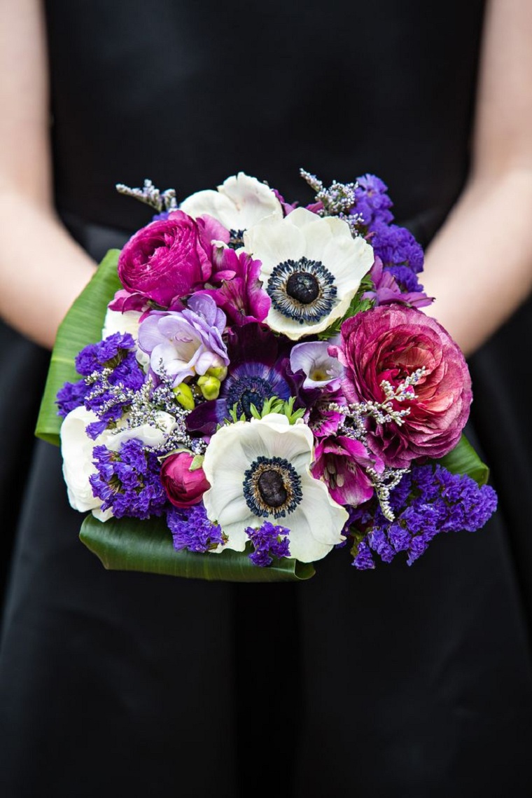 bouquet-belle-rose-violet-anemones-blanc-accent