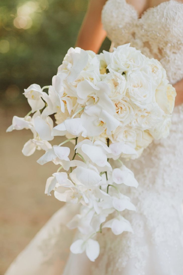 bouquet-blanc-glamour-orchidées-roses-idees