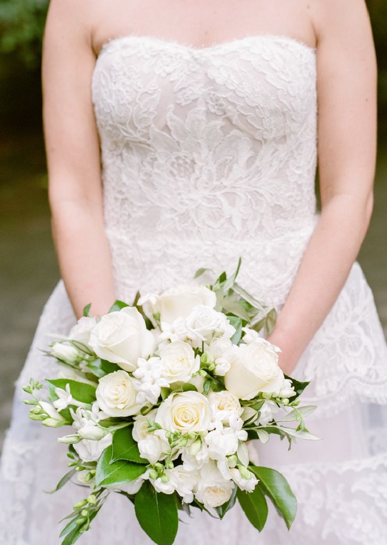 bouquet-mariée-blanc-classique-stephanotis-roses