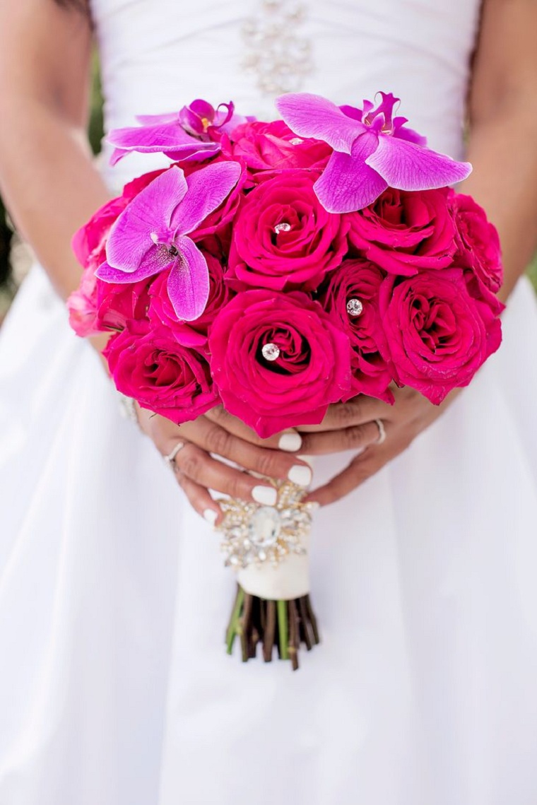 bouquet-mariée-roses-orchidées rouges