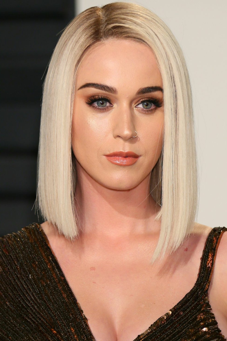 katy-perry-cheveux-blond-etoiles
