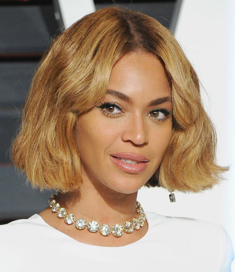 Beyonce-chanteur-cheveux-bob-coupe-été