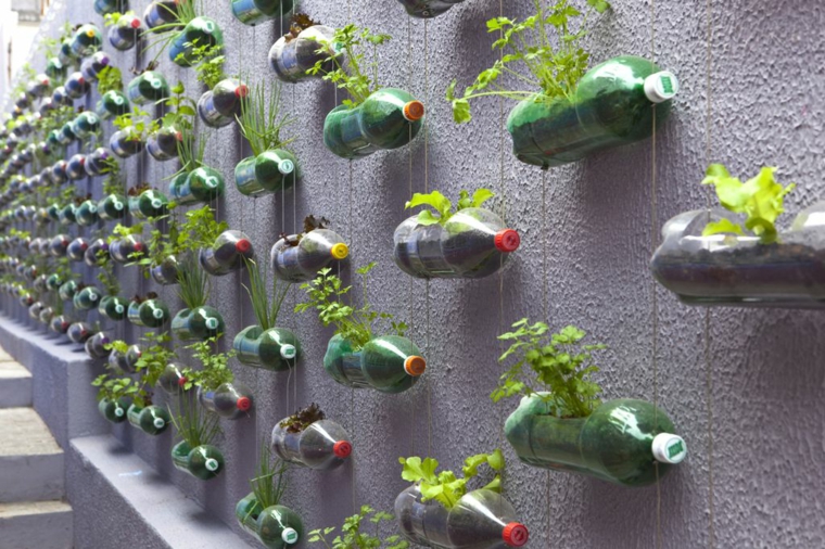 comment faire un jardin-bouteilles verticales