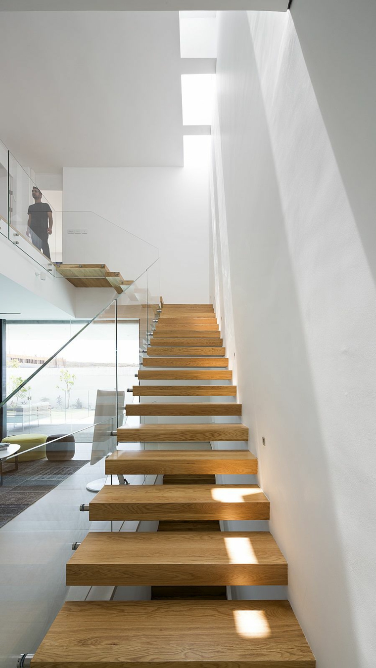 escalier-design-Shachar-Rozenfeld-Architectes-marches-bois