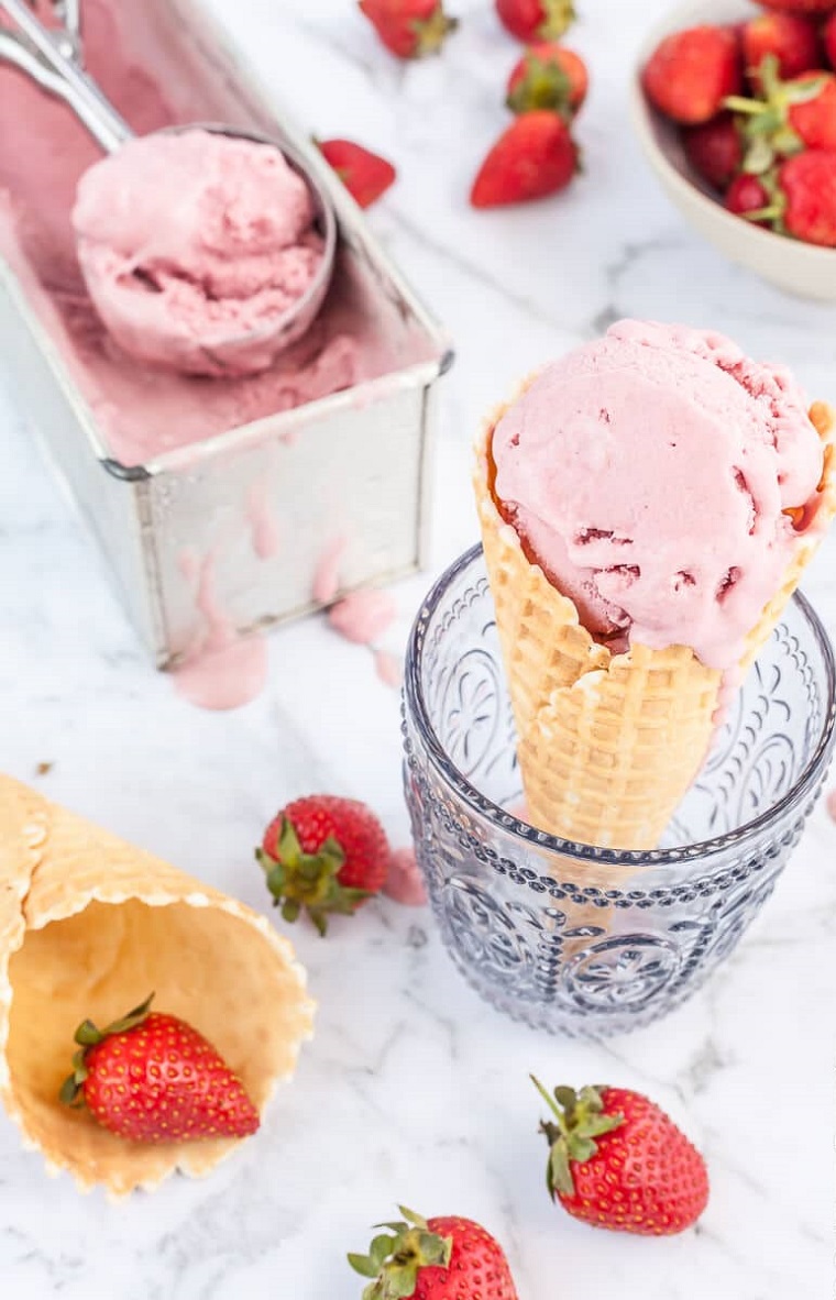 crème glacée-fraise-santé-riche