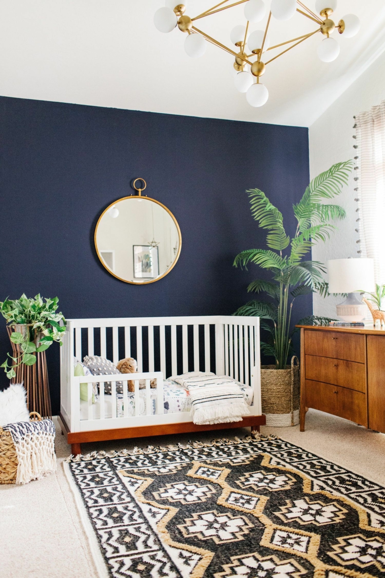 chambre-bébé-decoration-style-mur-tropical-bleu