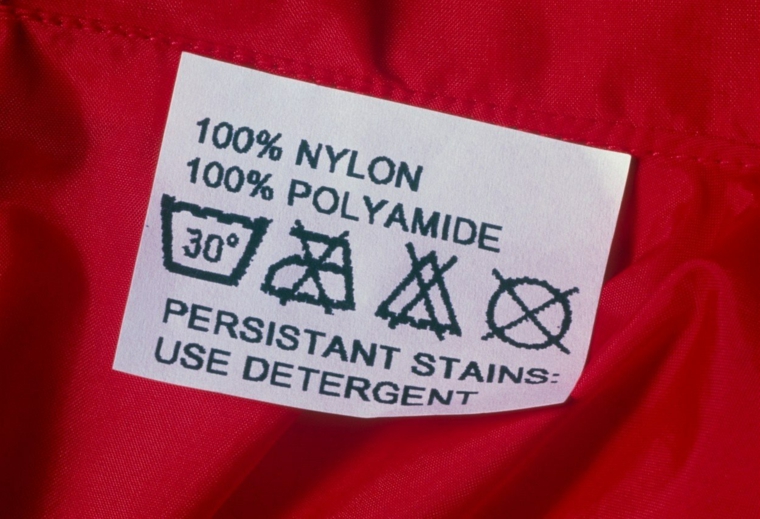 étiquettes de vêtements