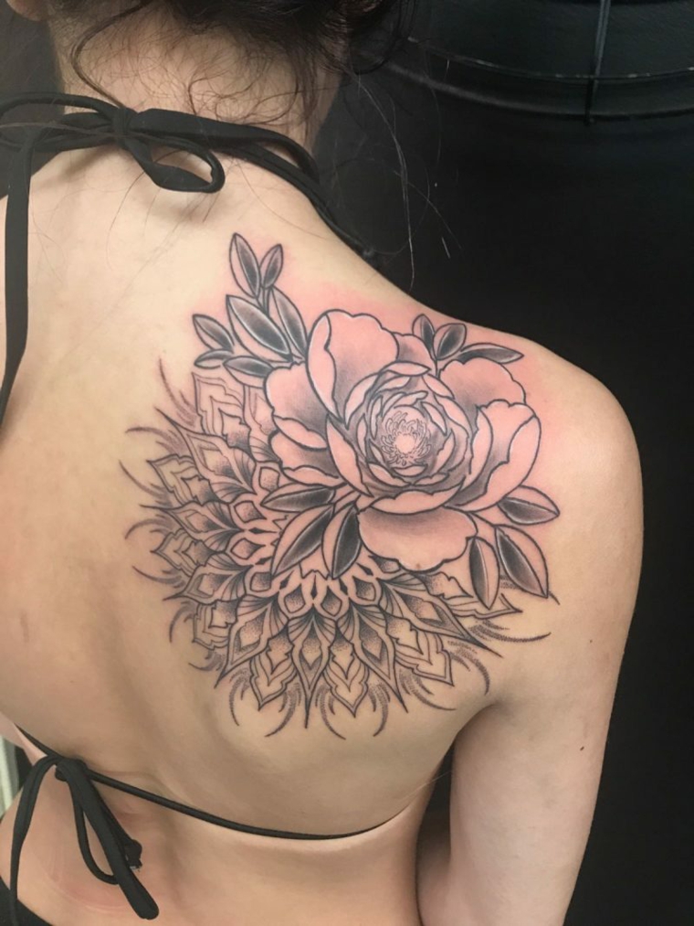 idées de tatouage de fleurs