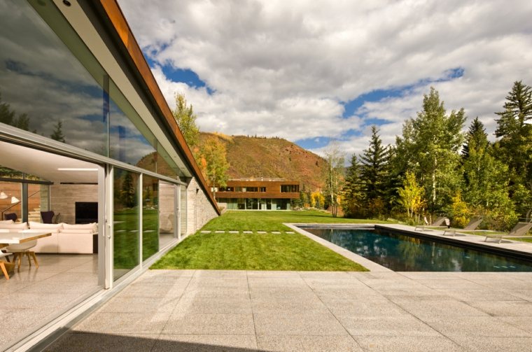 grass-pool-options-house-montana