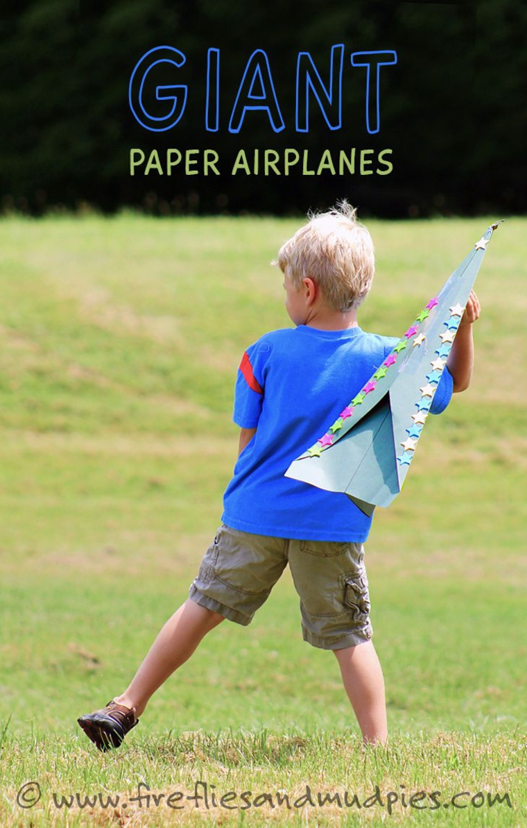 Avions en papier géant