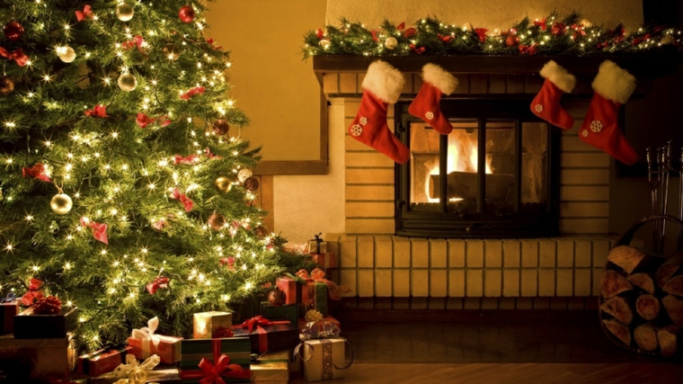 la cheminée de larbre de Noël