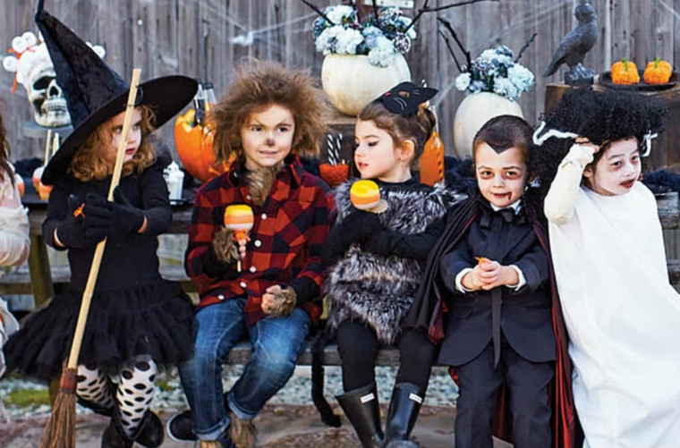 enfants-avec-costumes-pour-halloween