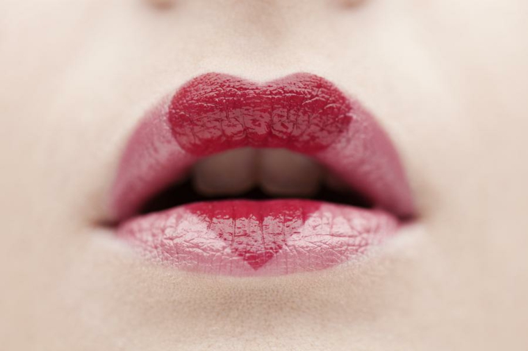 maquillage pour les lèvres moderne intéressant