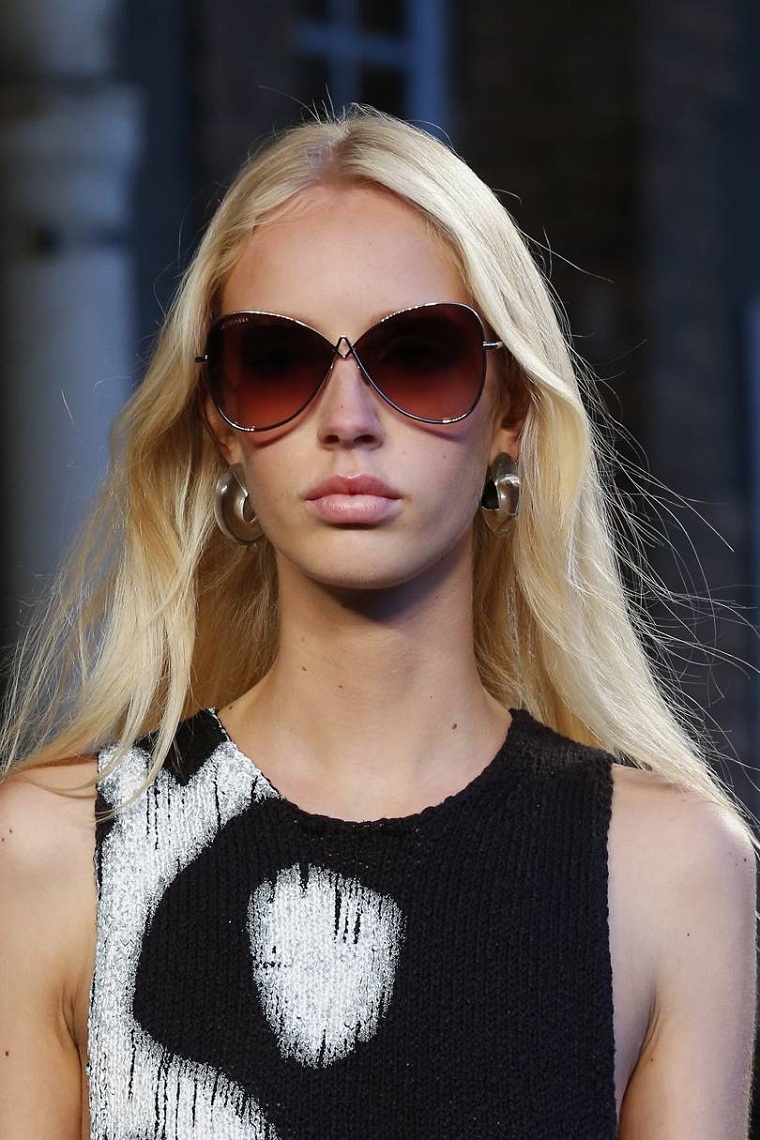 mode-été-essentiel-lunettes-soleil-Valentino