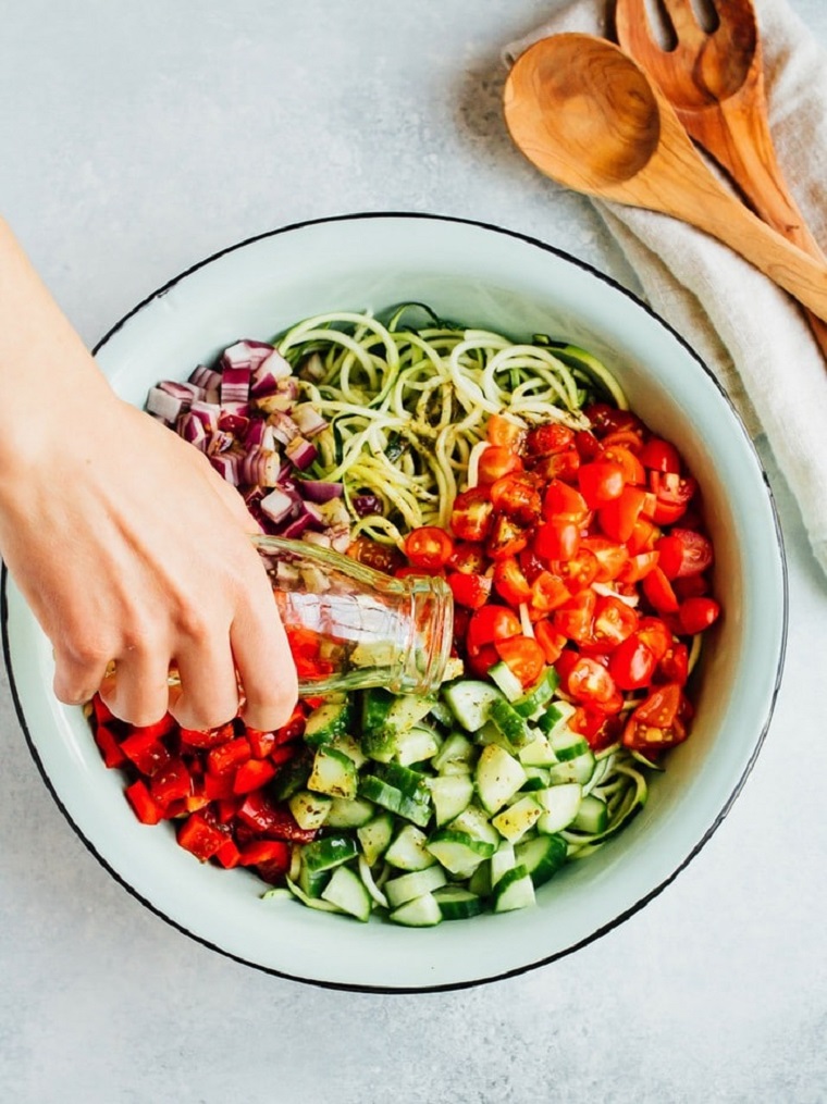 nouilles-courgettes-recettes-salade-légumes-santé