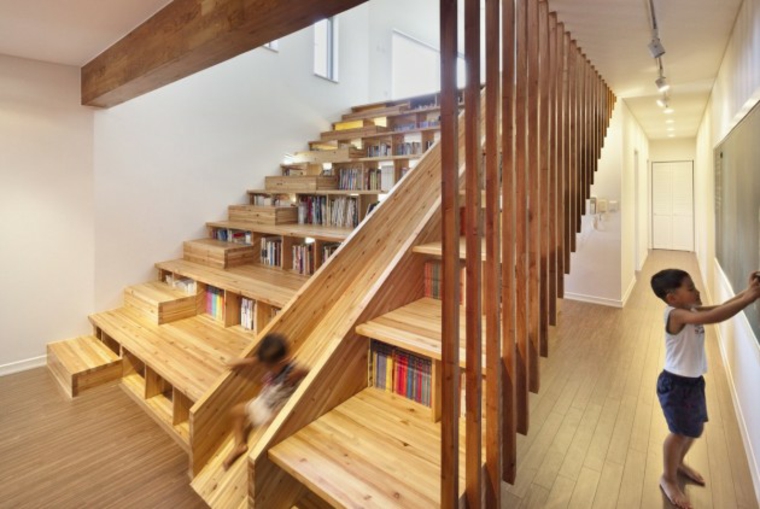 escaliers avec étagères