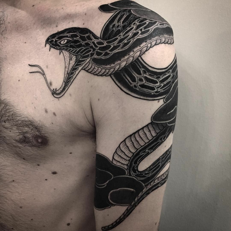tatouage-épaule-serpent-homme-options