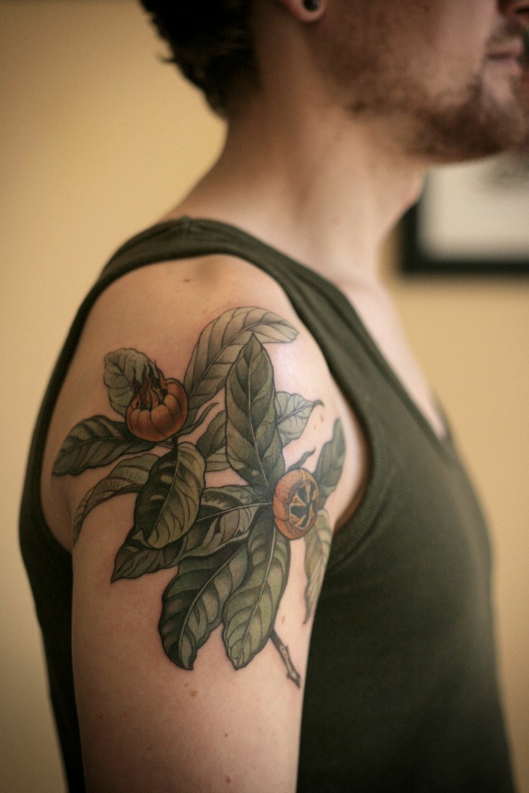 tatouages-épaule-homme-botanique