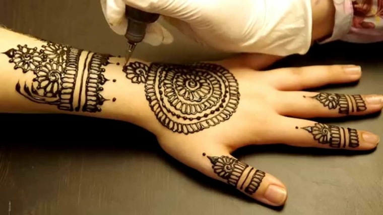 tatouages ​​à la maison au henné