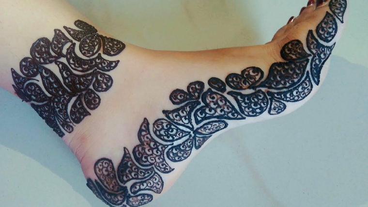 tatouage au pied au henné