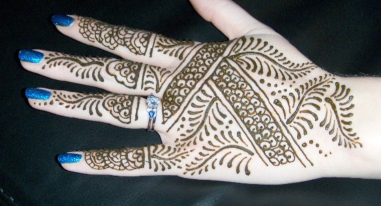 tatouage de la main au henné
