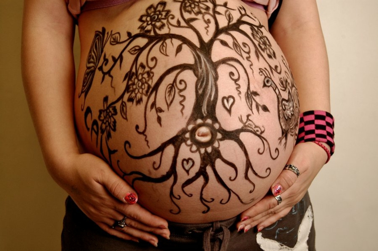 tatouages ​​du ventre au henné