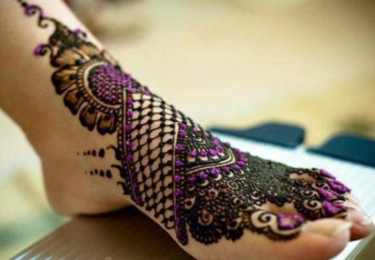 tatouages ​​pieds au henné