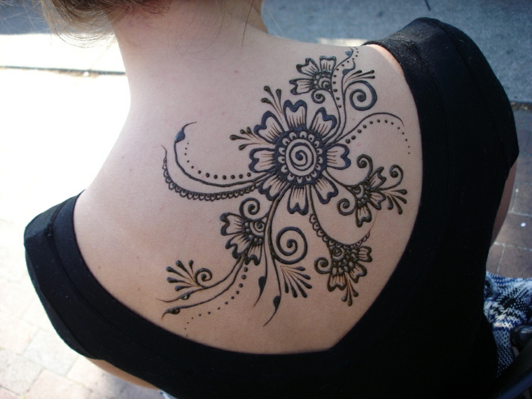 tatouages ​​temporaires floraux