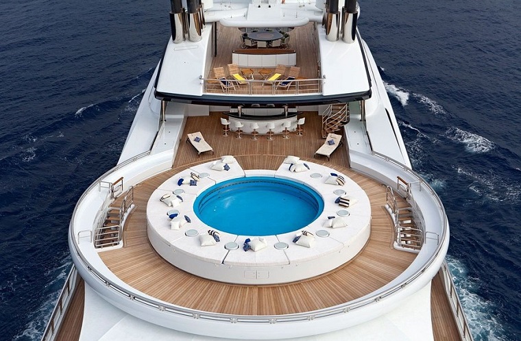 yachts-luxe-sereine-cout-330-millions-piscine